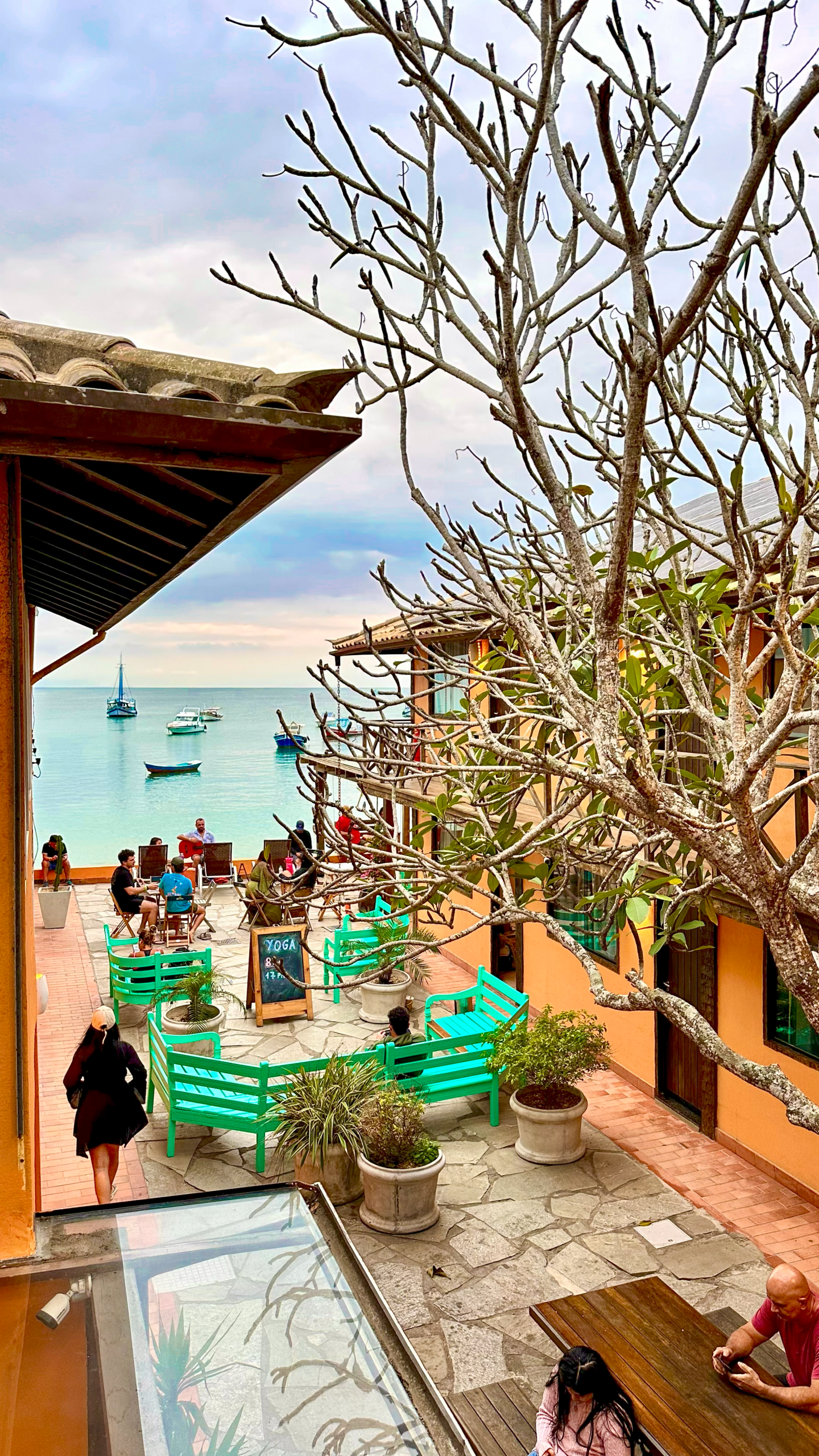 Área de convivência do Bamboo Búzios Hostel